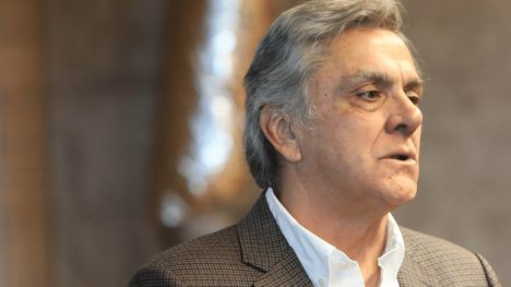 Longueira marca distancia del Gobierno por candidatura de Bachelet: "Yo la hubiese respaldado"
