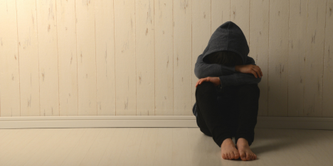 Maltrato infantil en la RM: programa especializado acompaña a 500 niños y adolescentes