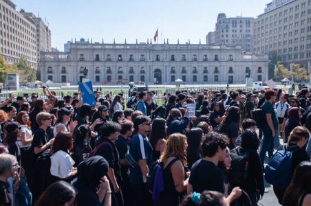 Balance primera marcha contra el Gobierno: 3 mil personas, 14 detenidos y dos carabineros lesionados