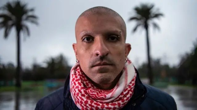 Rodrigo Rojas Vade en riesgo vital tras ser hallado en su auto con lesiones graves