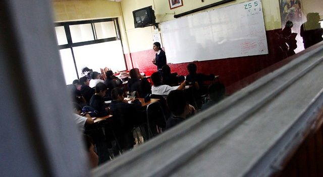 Multas de hasta 50 UTM: proyecto busca sancionar a padres por bullying escolar