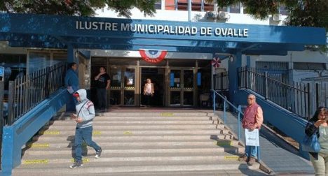 Cuestionan a director jurídico de la Municipalidad de Ovalle por defensa privada a violador de DDHH
