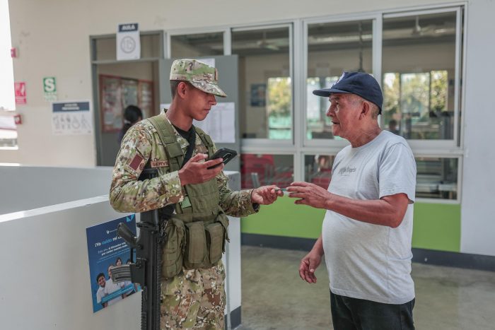 Perú vota para escoger entre 35 candidatos a su noveno presidente en diez años