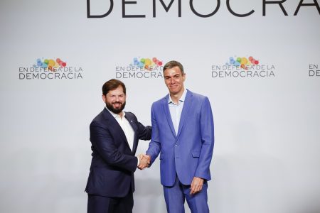 Cumbre Progresista: expresidente Boric defiende democracia y promueve a una “mujer” a la ONU