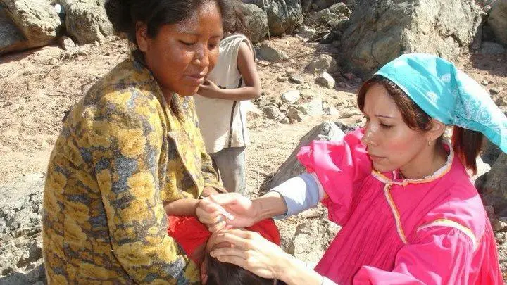 Julia Paredes: la enfermera que llevó vacunas a comunidades remotas de México durante 30 años