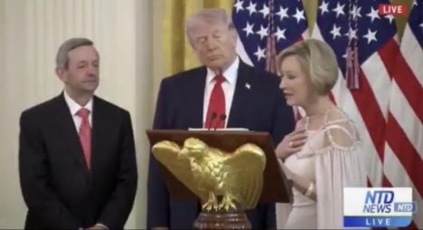 Trump, el mesías: asesora espiritual lo compara con Jesús porque "resucitó y venció al mal"