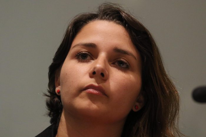 Alcaldesa de Valdivia encara a ministro Poduje: "Habilitar suelo sobre humedales es una catástrofe"