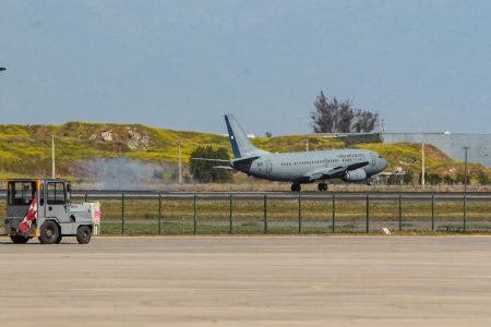 Primer vuelo de expulsión de J.A. Kast contempla a 40 extranjeros y divide opiniones en el Congreso