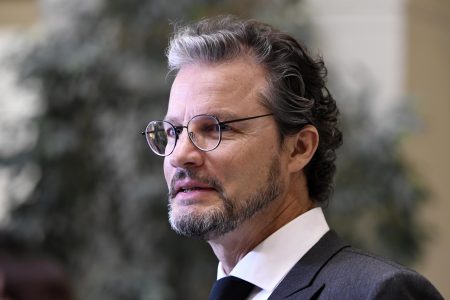 Diputado “Dr. File” deja bancada del PDG en su primera ruptura interna