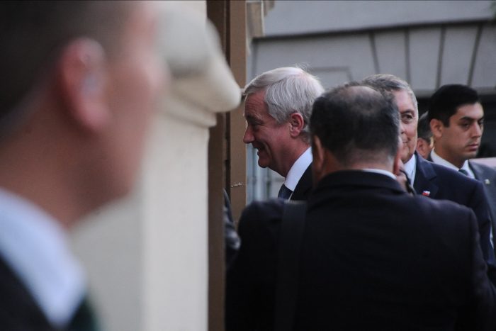 Cadem: escenario económico acrecienta pesimismo sobre Chile y Gobierno continúa perdiendo respaldo