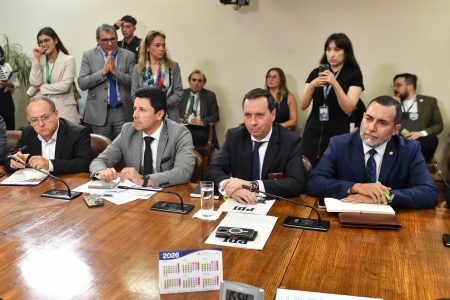 Choque en el Congreso tras exposición de Cerna por salida de Peña: anuncian interpelación a Steinert