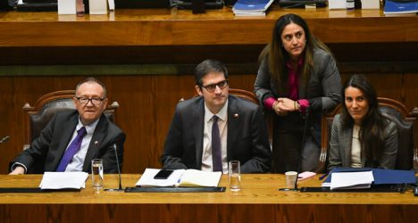 Escuelas Protegidas en suspenso tras choque por gratuidad, “antipobres” y “estallido delictual”