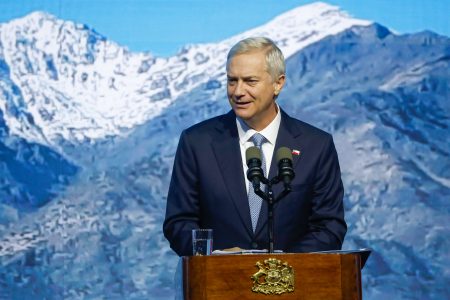 Presidente Kast ironiza con cena en La Moneda: sacará decreto para usar "sólo tres habitaciones"