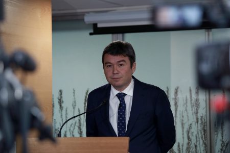 Exministro Mena: restitución a titulares de proyectos por RCA negativa "es nivelar para abajo"