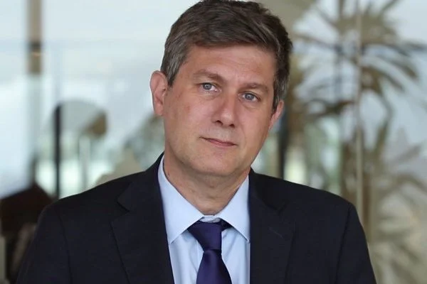 Aldo Cassinelli: uso de concepto "descontinuar" sobre "ajustar" tiene "connotaciones políticas"