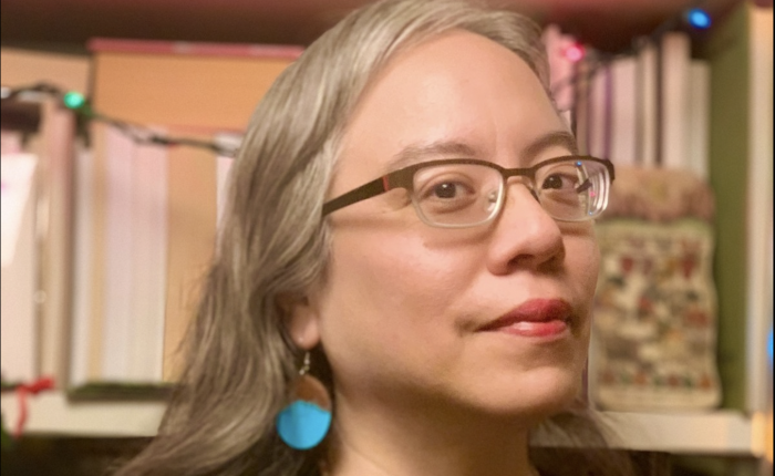 Escritora peruana Claudia Salazar Jiménez presenta libro sobre experiencia migratoria