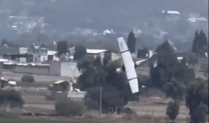 Aeronave se desploma en centro de México y autoridades abren investigación por muerte de 4