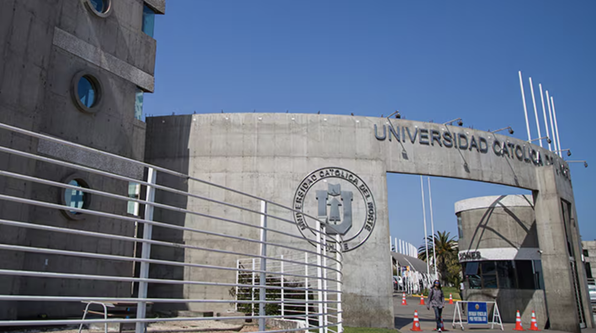 Universidad Católica del Norte suspende clases en Antofagasta por rayado con amenazas