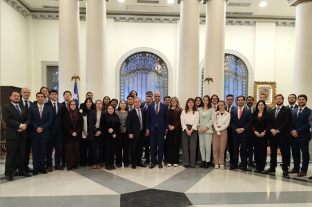 Ultraderecha húngara, acusada de corrupción, desembarca en la Academia Diplomática