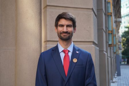 Nombramiento político en el SBAP: Saratscheff asume en medio de tensiones regulatorias