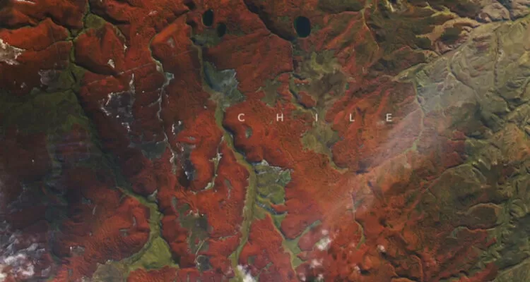 El extraño fenómeno que tiñe de rojo las montañas del sur de Chile: La NASA revela qué es realmente