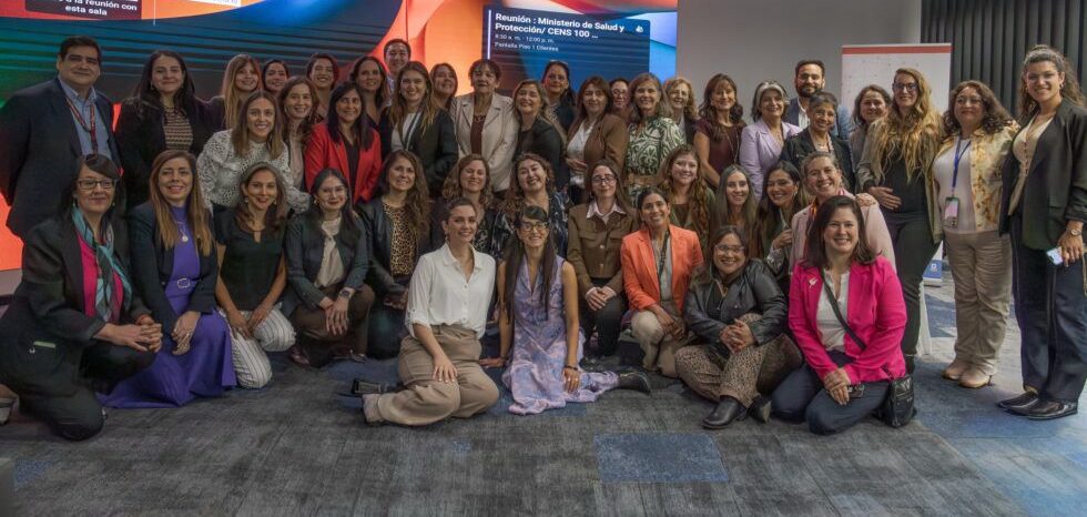 Liderazgo femenino en salud: mujeres líderes impulsan innovación, tecnología y equidad de género