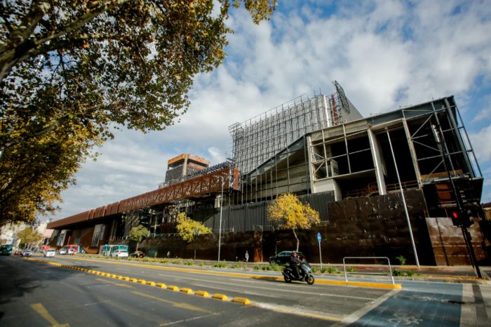 Gobierno asume costo millonario por frenar obras del GAM y deberá pagar $6.274 millones