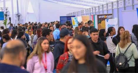 Hay más de 1.400 vacantes: la feria laboral en Santiago para conseguir sueldos de hasta $2.000