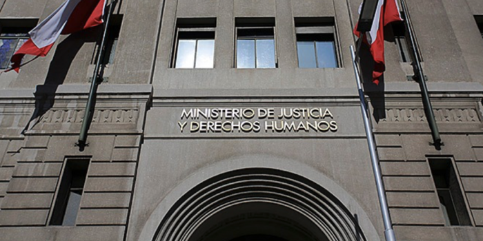 Denuncian que el gobierno instruyó no apelar de fallo que favoreció a exagente DINA