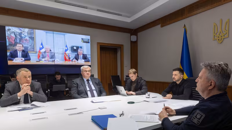 Presidente Kast conversó con Zelenski: fue invitado a Ucrania a conocer "lo que ahí se hace"