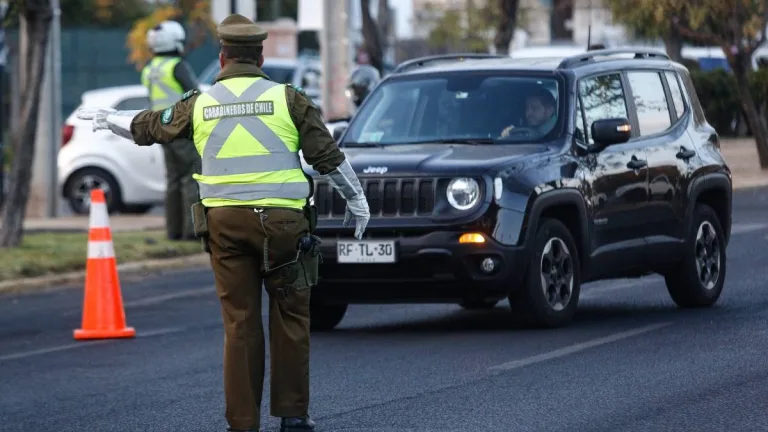 Restricción vehicular 2026 en Santiago: conoce la fecha de inicio, horarios y las multas asociadas