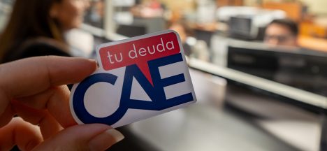 Tesorería inicia embargos y retenciones a deudores CAE con ingresos sobre $5 millones