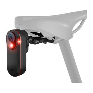 Radares y airbags: la tecnología que está reforzando la seguridad de los ciclistas en Chile