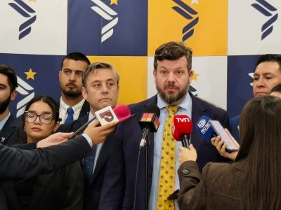 Kaiser en modo oposición: Gobierno "al debe" y pide que proyecto de reconstrucción venga separado