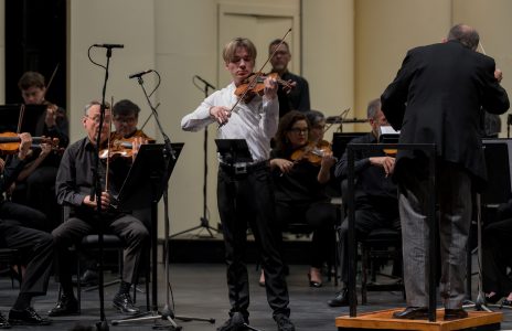 Violinista Yury Revich se presenta con Sinfónica Nacional en debut de maestra Priscila Bomfim