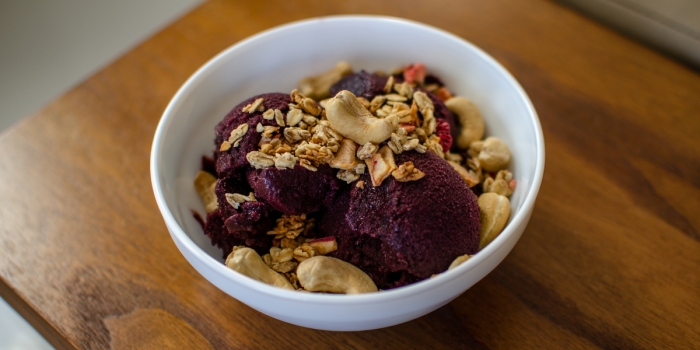 Açaí: el superalimento que conquista Chile y el mundo con su boom de consumo saludable