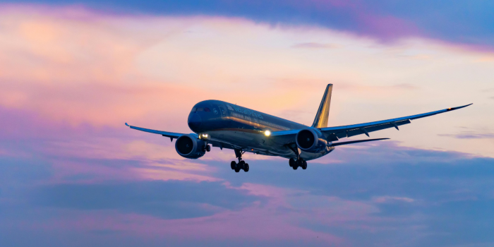 Alza del combustible impacta vuelos y turismo: cancelaciones, precios más altos y menos oferta