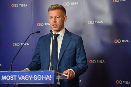 Ofensiva húngara contra grupos de ultraderecha reactiva vínculo con organismo presidido por Kast