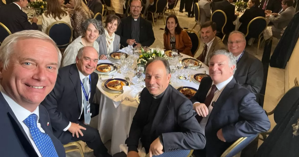 Contraloría llega a la sobremesa: da 10 días para explicar almuerzo de Presidente Kast en La Moneda