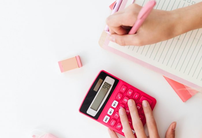 Educación financiera y género: la deuda estructural que Chile sigue postergando