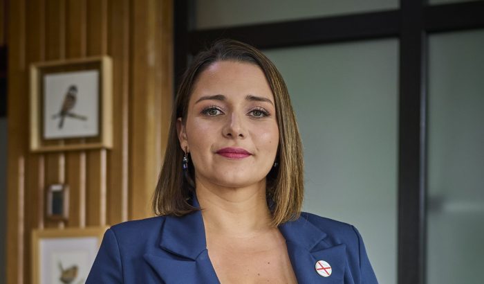 Alcaldesa de Valdivia encara a ministro Poduje: "Habilitar suelo sobre humedales es una catástrofe"