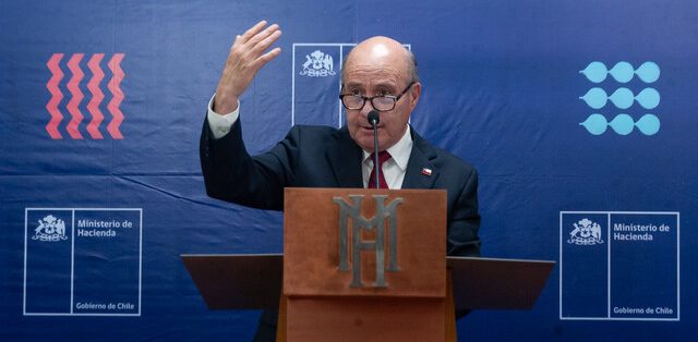 La tijera de Quiroz: oficio fija recortes de hasta 15% y cierre de programas en Educación para 2027