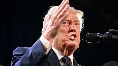 Amenaza de Trump a Irán desata ola de críticas por posible crimen de guerra y escalada global