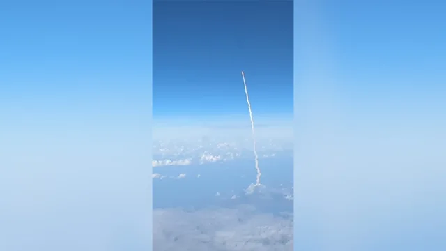 Ventana le gana a pasillo: vuelo comercial logra privilegiada vista del despegue del Artemis II