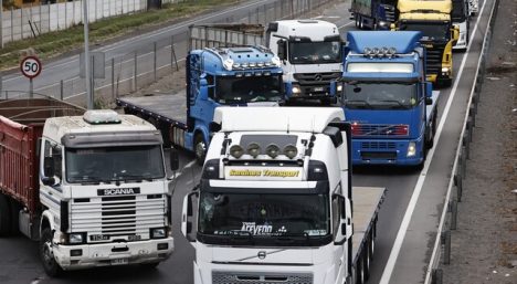 "Se viene sí o sí": camioneros del norte activan amenaza de paro por alza de combustible