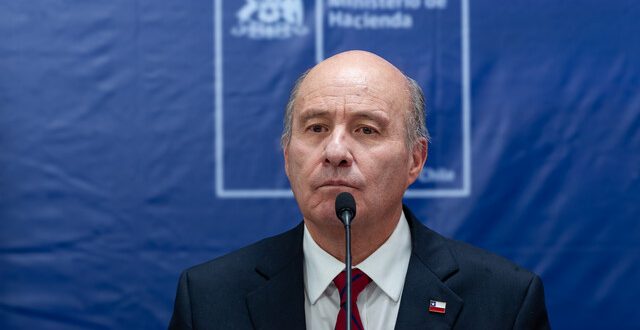 “Golpe a la educación pública”: académicos y docentes escalan críticas a oficio de Hacienda