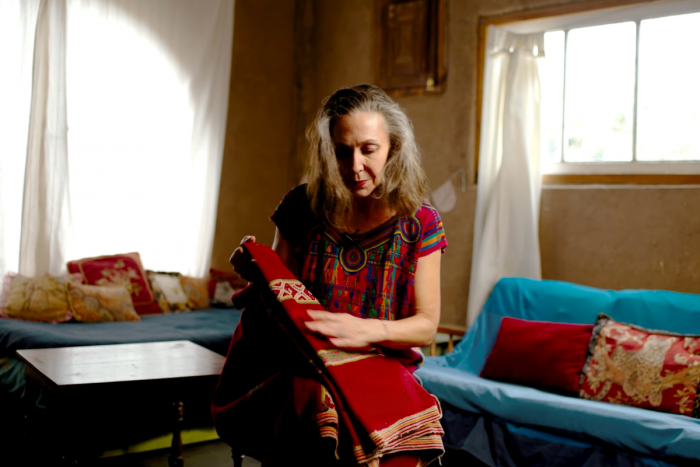 El poncho de Gabriel Parra revive en la voz de su hija Juanita en un nuevo aniversario de su partida