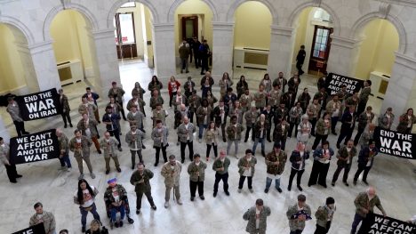 Mas de 60 veteranos estadounidenses fueron detenidos tras exigir fin de guerra con Irán