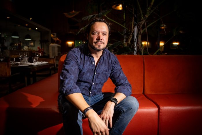 “Esto no es un estudio, es una mesa”: Nos Bebemos, la propuesta radial de Daniel Greve