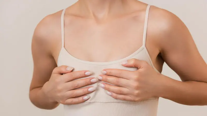 “Los senos han sido hipersexualizados”: lo que reveló una socióloga sobre su impacto en mujeres